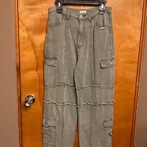 POL Green Denim Pants Cargo High-Rise Pants. Size Medium. SO CUTE!! NWT